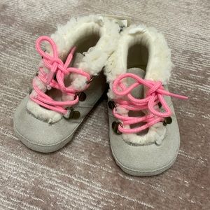 NWT baby girl faux she rolling boot sz 3-6 months